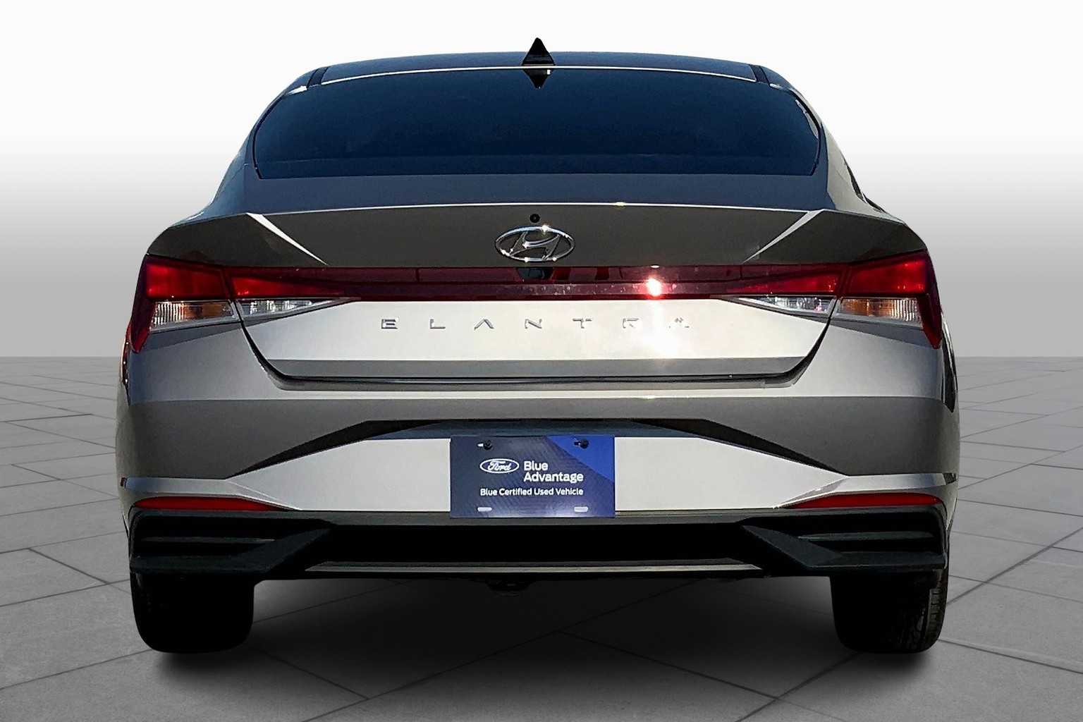 2023 Hyundai Elantra SEL photo 4