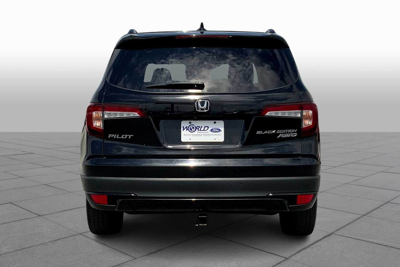 2022 Honda Pilot Black Edition photo 3