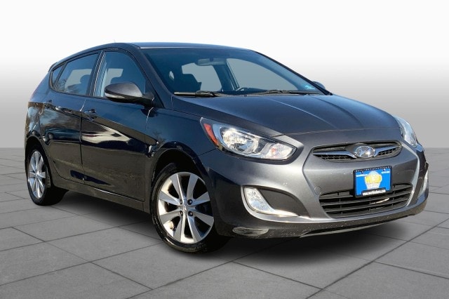 Used 2013 Hyundai Accent SE with VIN KMHCU5AE8DU099556 for sale in Houston, TX