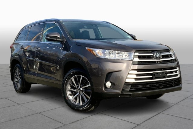 Used 2019 Toyota Highlander XLE with VIN 5TDJZRFH1KS589040 for sale in Houston, TX