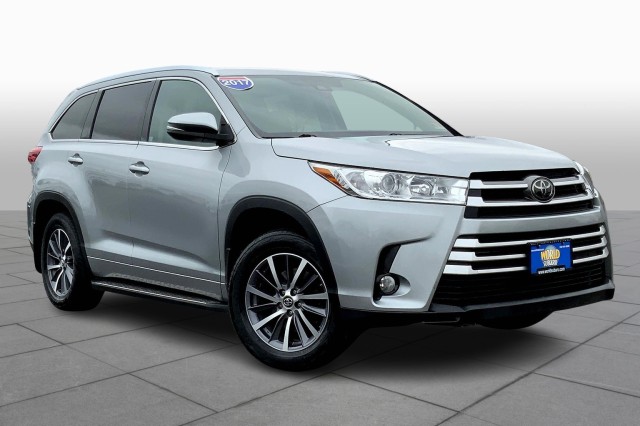 Used 2017 Toyota Highlander XLE with VIN 5TDJZRFH5HS390677 for sale in Houston, TX