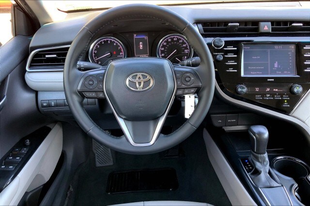 2020 Toyota Camry SE photo 4