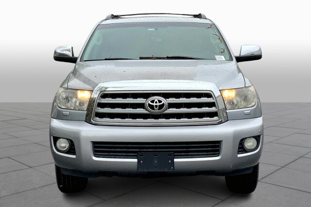 2008 Toyota Sequoia photo 2