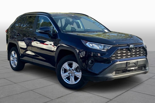 2021 Toyota RAV4 XLE photo 2