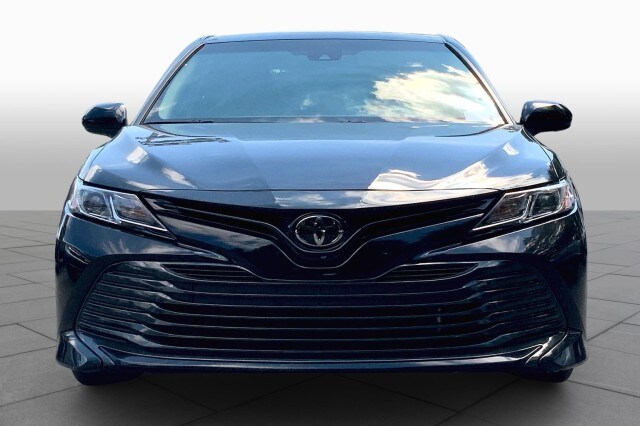 2018 Toyota Camry LE photo 3