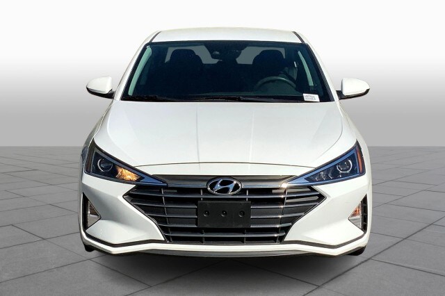 2020 Hyundai Elantra SEL photo 2