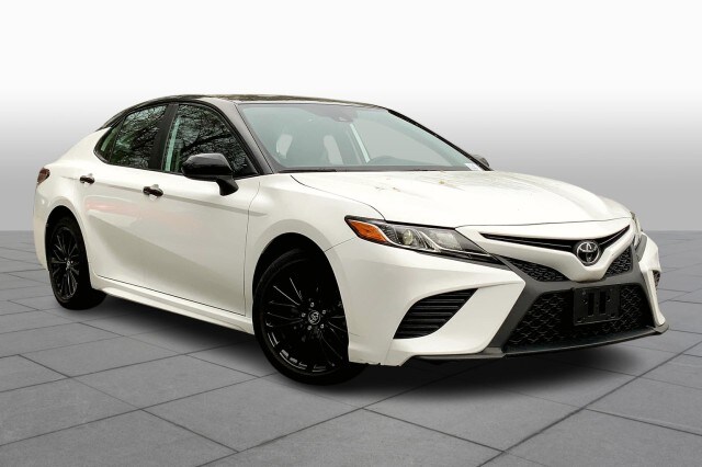 2020 Toyota Camry SE photo 2