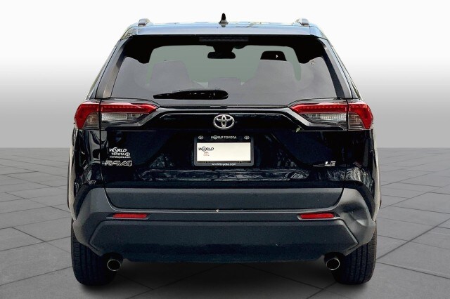 2019 Toyota RAV4 LE photo 3