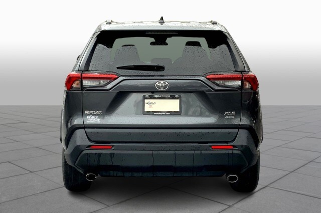 2021 Toyota RAV4 XLE photo 4