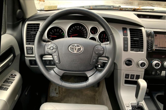 2008 Toyota Sequoia photo 4