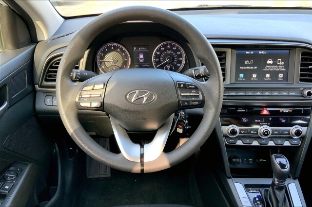 2020 Hyundai Elantra SEL photo 4