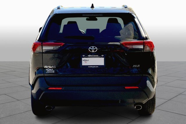 2021 Toyota RAV4 XLE photo 4