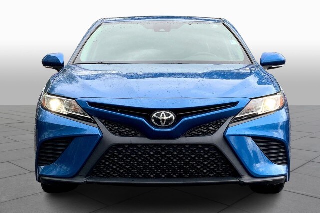 2019 Toyota Camry SE photo 3