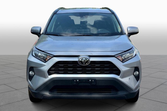 2021 Toyota RAV4 XLE photo 3