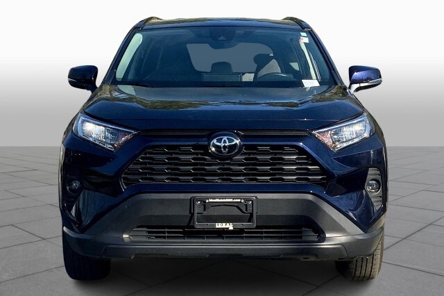 2021 Toyota RAV4 XLE photo 3