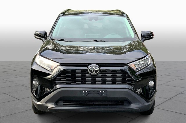 2021 Toyota RAV4 XLE photo 3