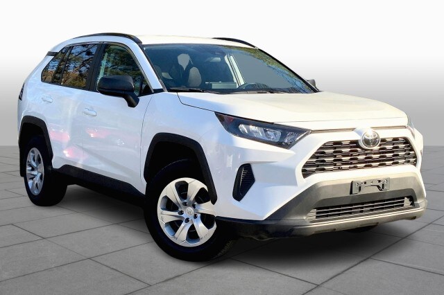 2020 Toyota RAV4 LE photo 2