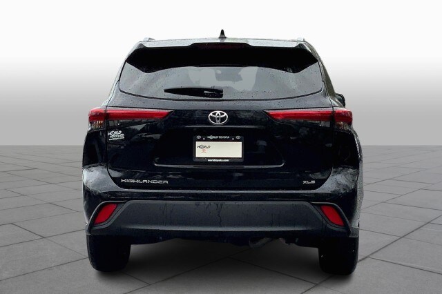 2021 Toyota Highlander XLE photo 4