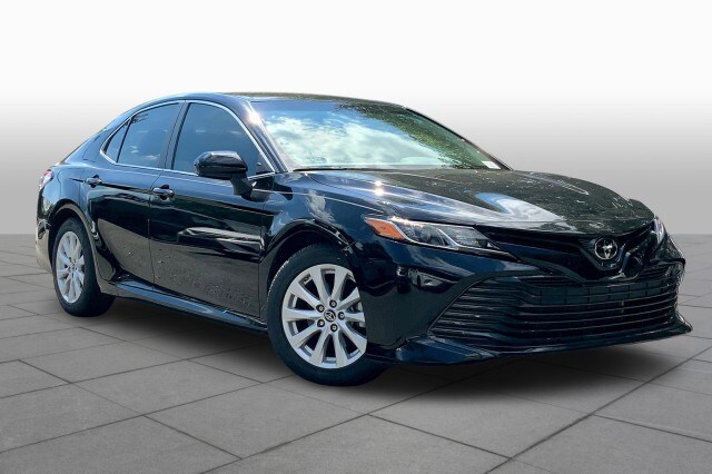 2018 Toyota Camry LE photo 2