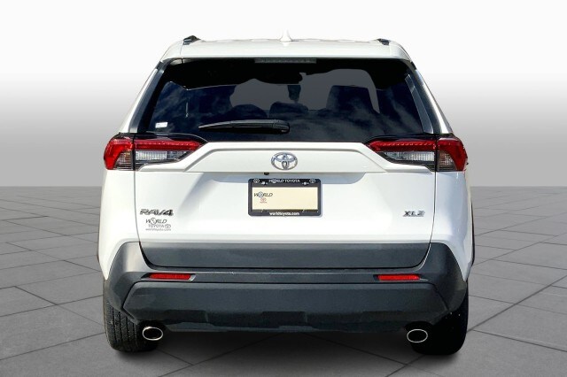 2021 Toyota RAV4 XLE photo 4