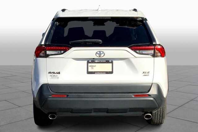 2021 Toyota RAV4 XLE photo 4