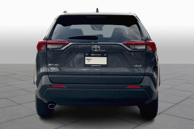 2021 Toyota RAV4 XLE photo 4
