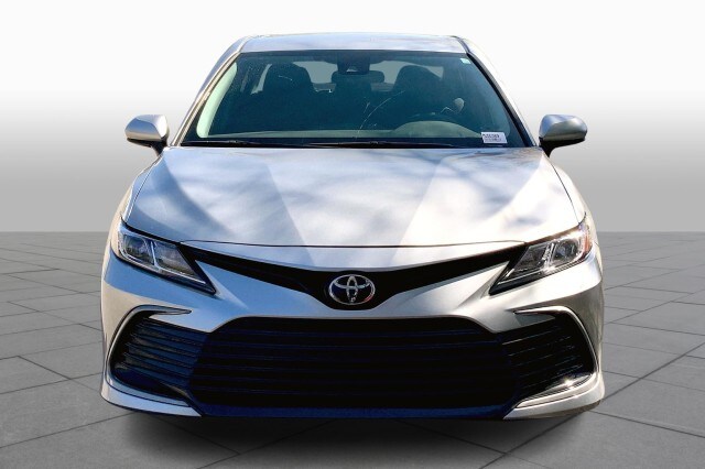 2021 Toyota Camry LE photo 3