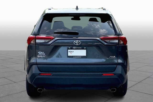 2021 Toyota RAV4 XLE photo 4