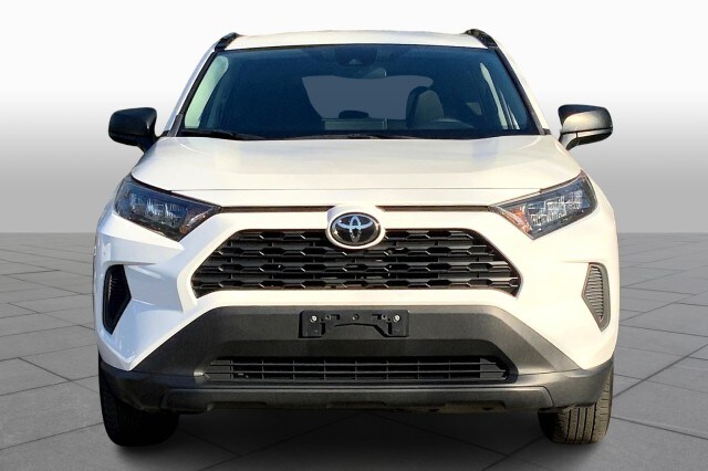 2020 Toyota RAV4 LE photo 3