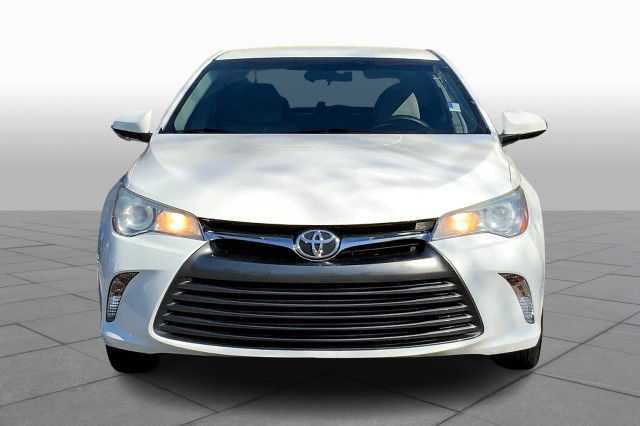 2017 Toyota Camry LE photo 2