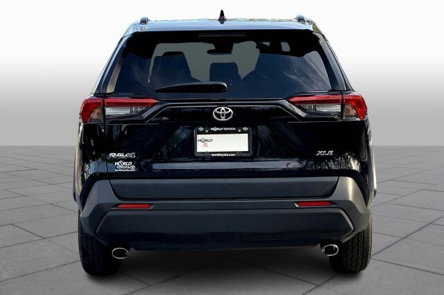 2021 Toyota RAV4 XLE photo 4