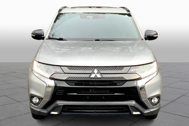 2020 Mitsubishi Outlander LE photo 2