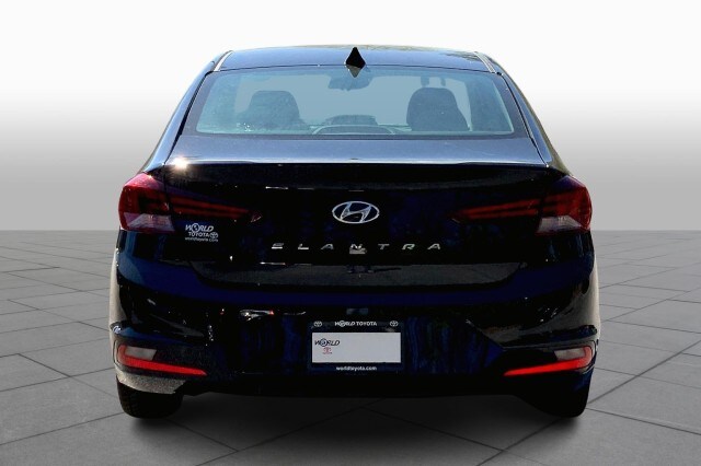 2020 Hyundai Elantra SEL photo 3