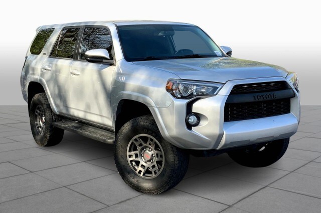 2019 Toyota 4Runner SR5 photo 2