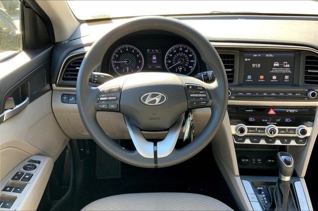 2020 Hyundai Elantra SEL photo 4