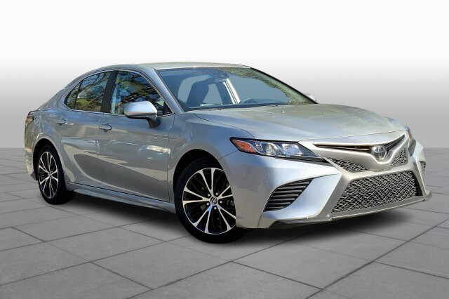 2020 Toyota Camry SE photo 2