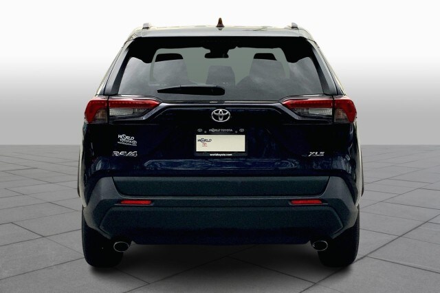 2021 Toyota RAV4 XLE photo 4