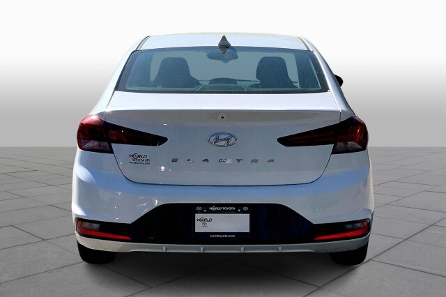 2020 Hyundai Elantra SEL photo 3