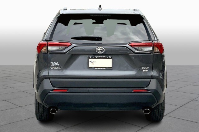 2021 Toyota RAV4 XLE photo 3