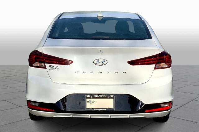 2020 Hyundai Elantra SEL photo 3