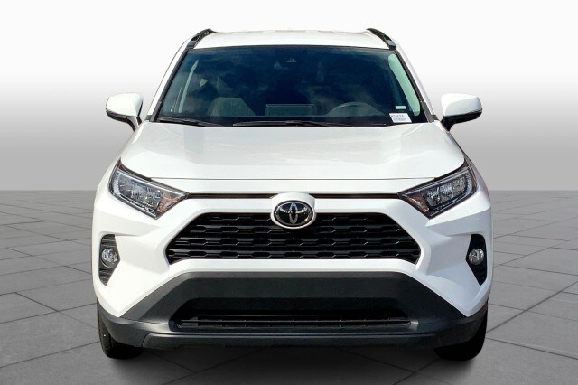2021 Toyota RAV4 XLE photo 3
