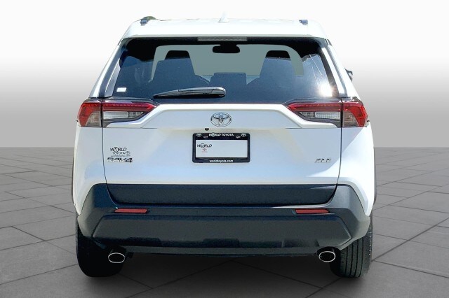 2020 Toyota RAV4 XLE photo 4