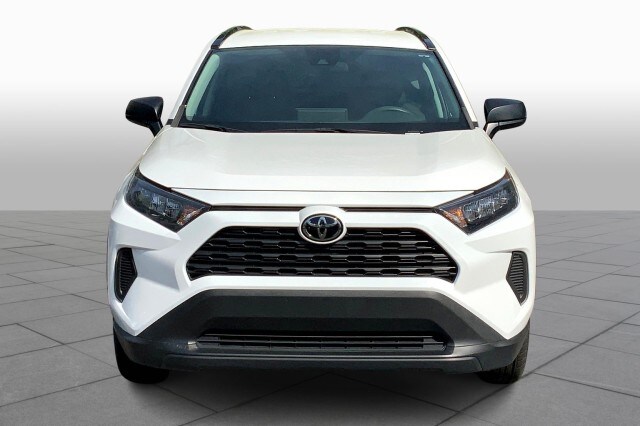2021 Toyota RAV4 LE photo 3