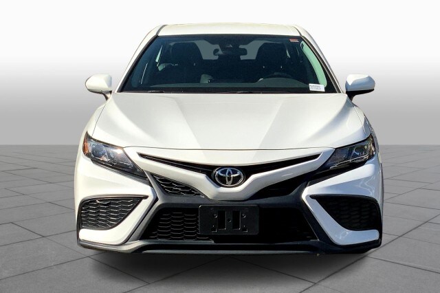 2021 Toyota Camry SE photo 3