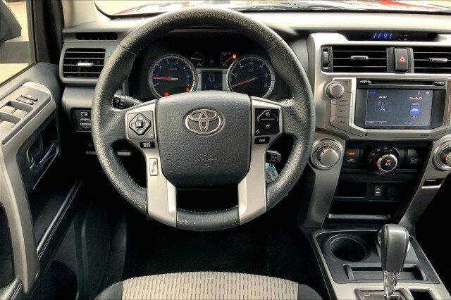 2015 Toyota 4Runner SR5 photo 3