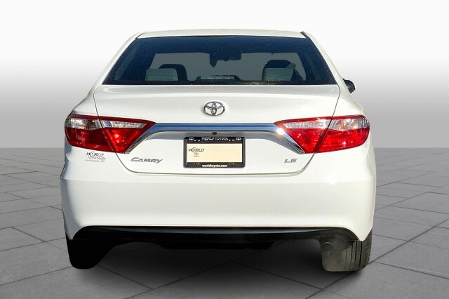 2017 Toyota Camry LE photo 3
