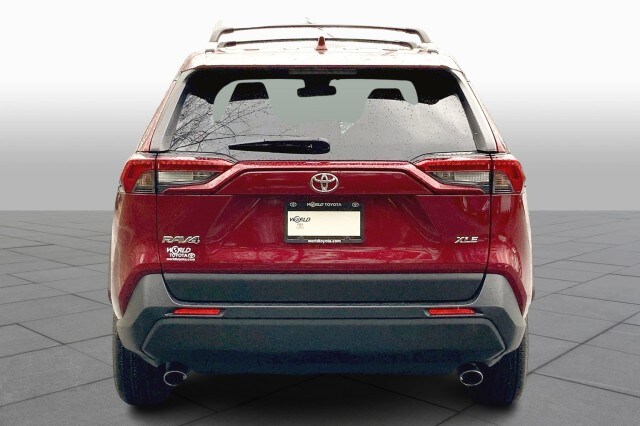 2019 Toyota RAV4 XLE photo 4