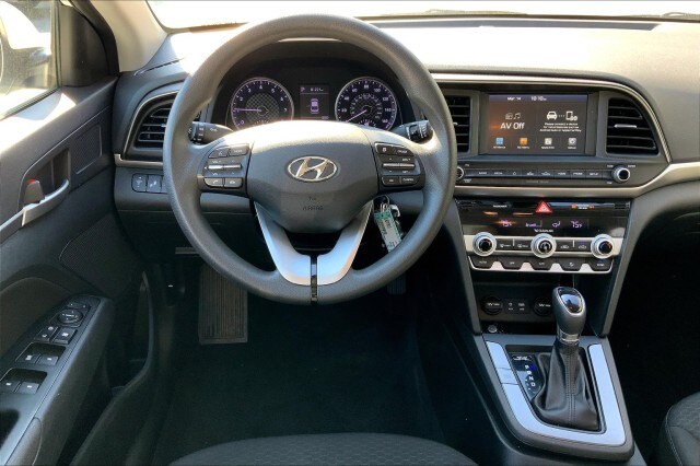 2020 Hyundai Elantra SEL photo 4