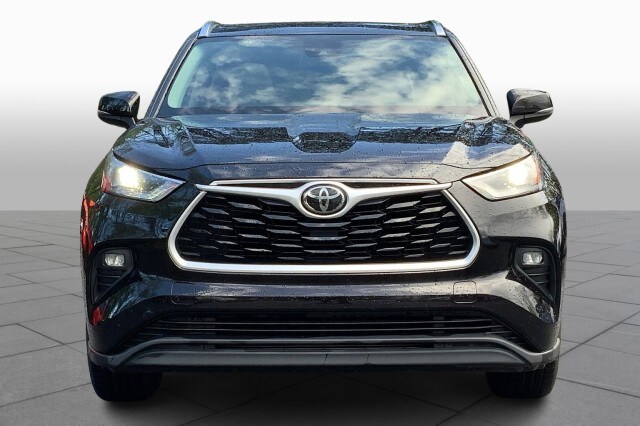 2021 Toyota Highlander XLE photo 3