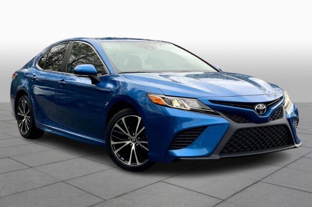2019 Toyota Camry SE photo 2